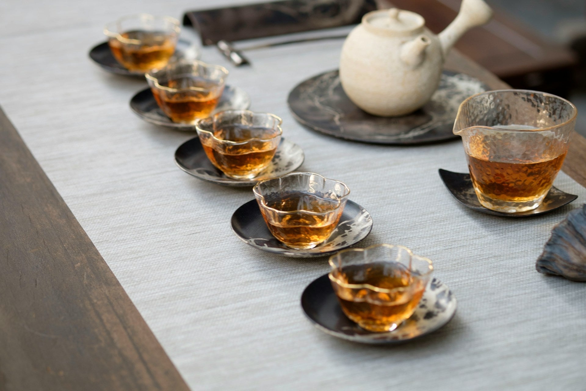 Tea and Hives: Benefits, Risks, and Herbal Options